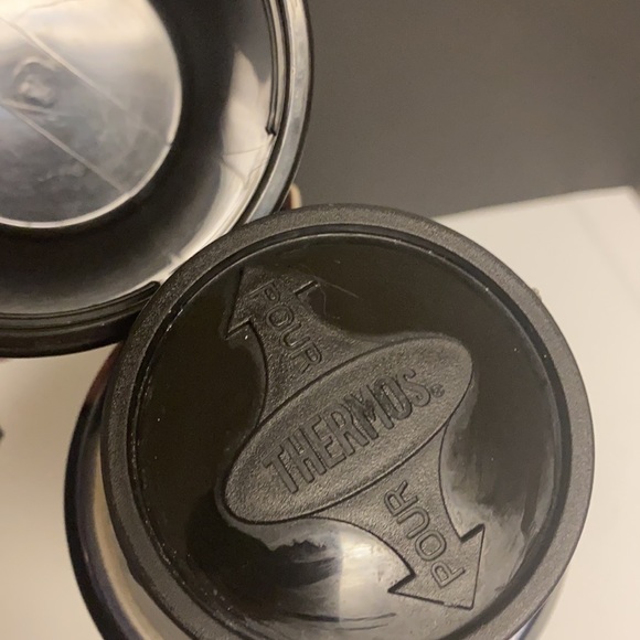 THERMOS Stainless King Vacuum-Insulated Beverage Bottle, 68 Ounce, Matte Blue - Picture 9 of 16